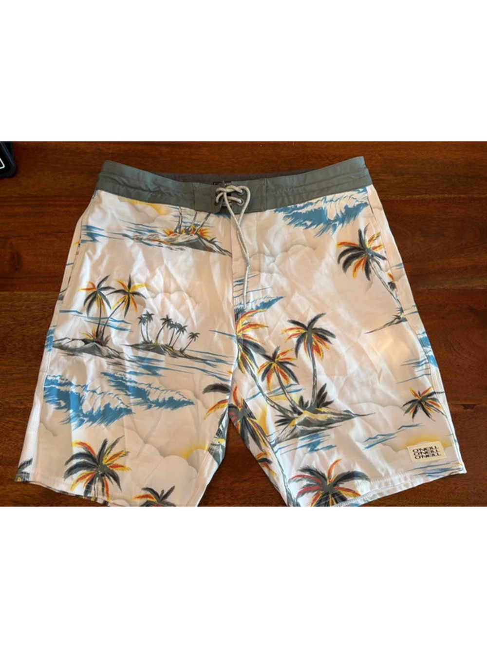 O'Neill Cruzer 19 Boardshorts Men's 32 Retro Tiki Hawaiian Surf Print NWT